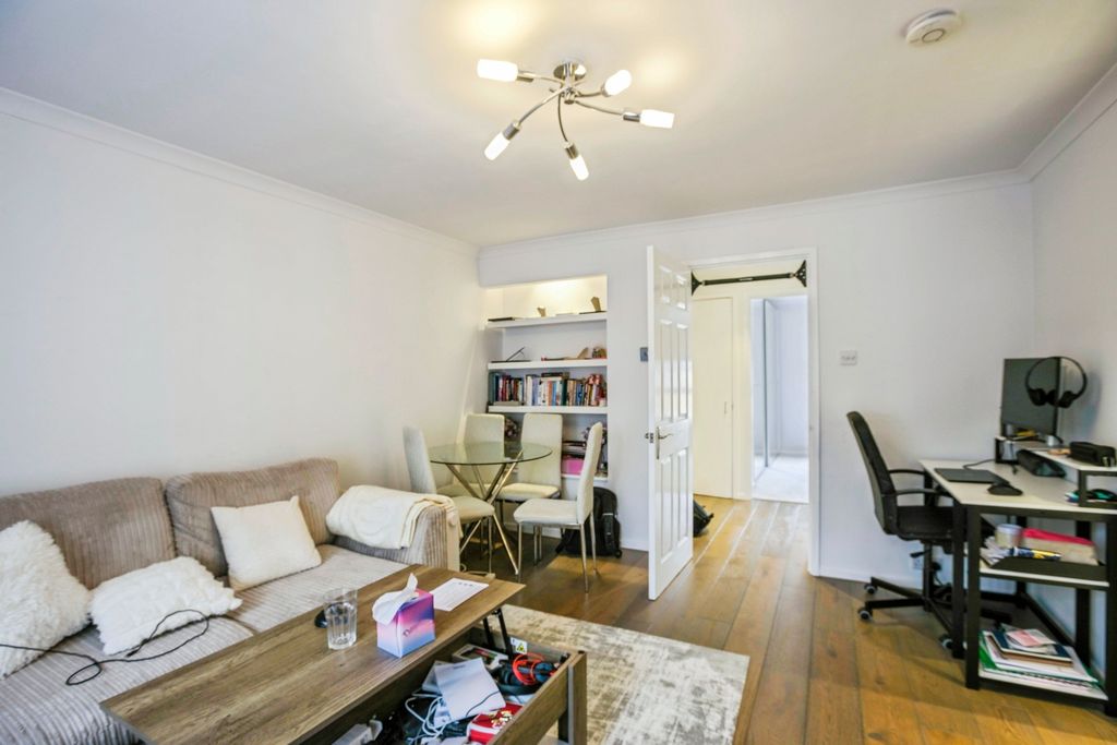 Property photo 2 of 13 Lounge