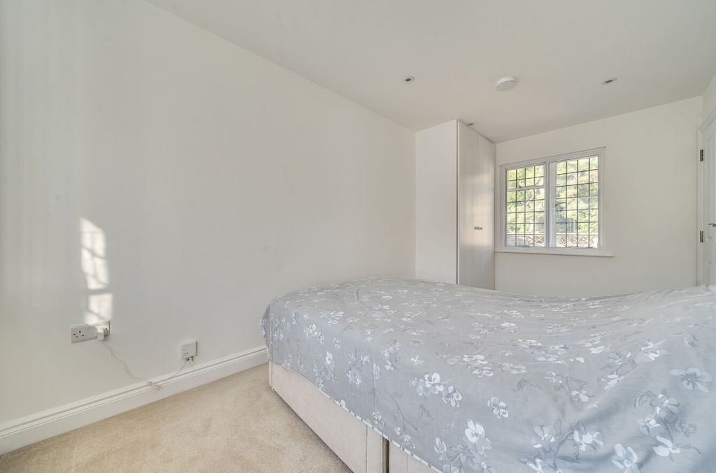 Additional image 5 of 2 bed flat for saleHigh Street, East Grinstead, West Sussex RH19