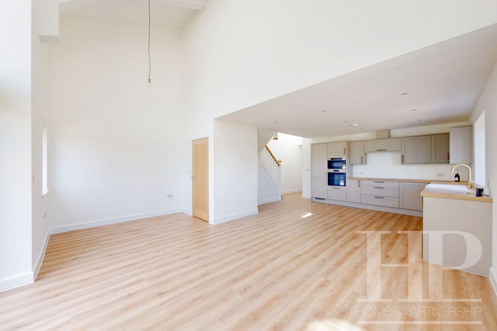 Property photo 2 of 25
