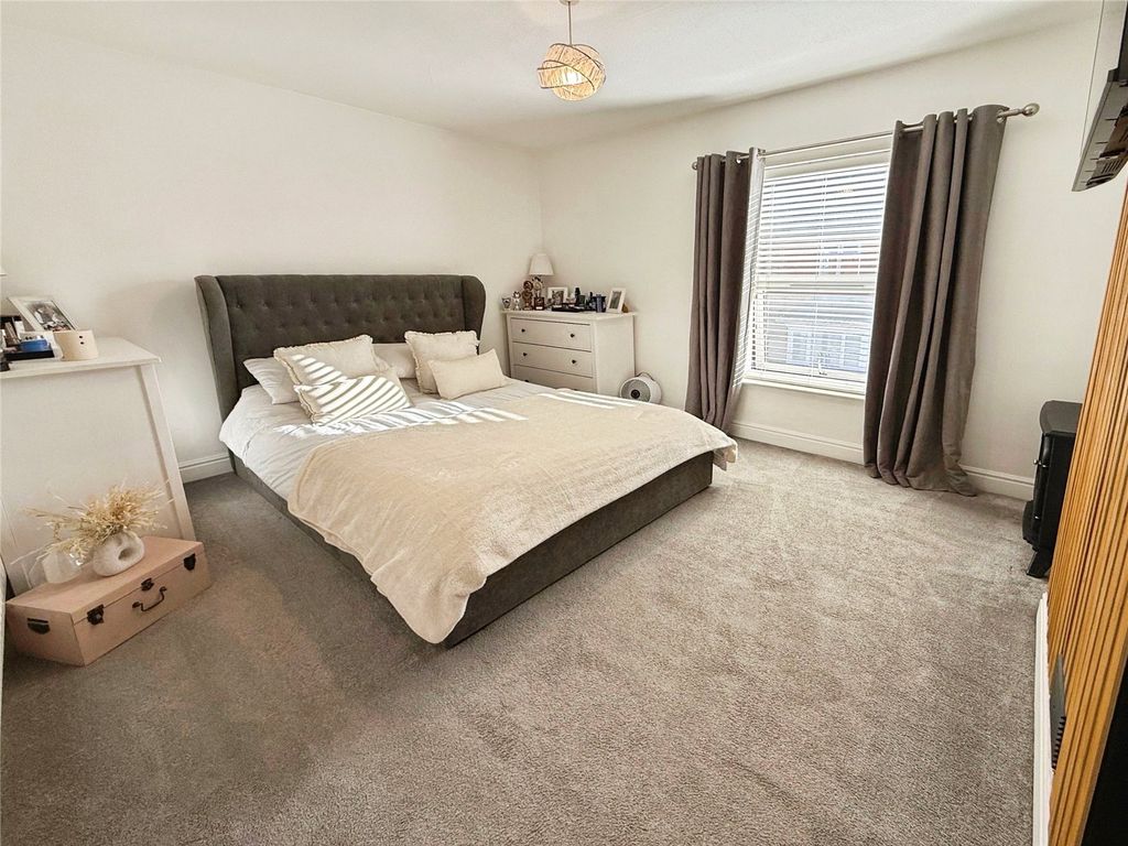 Property photo 2 of 16 Bedroom 1