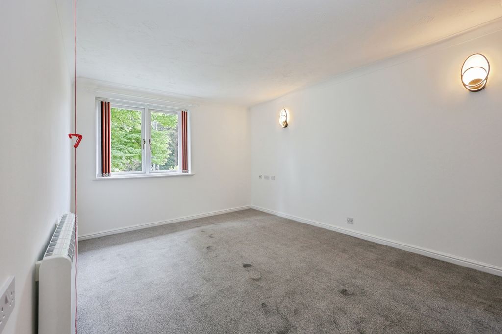 Property photo 2 of 10 Living Room