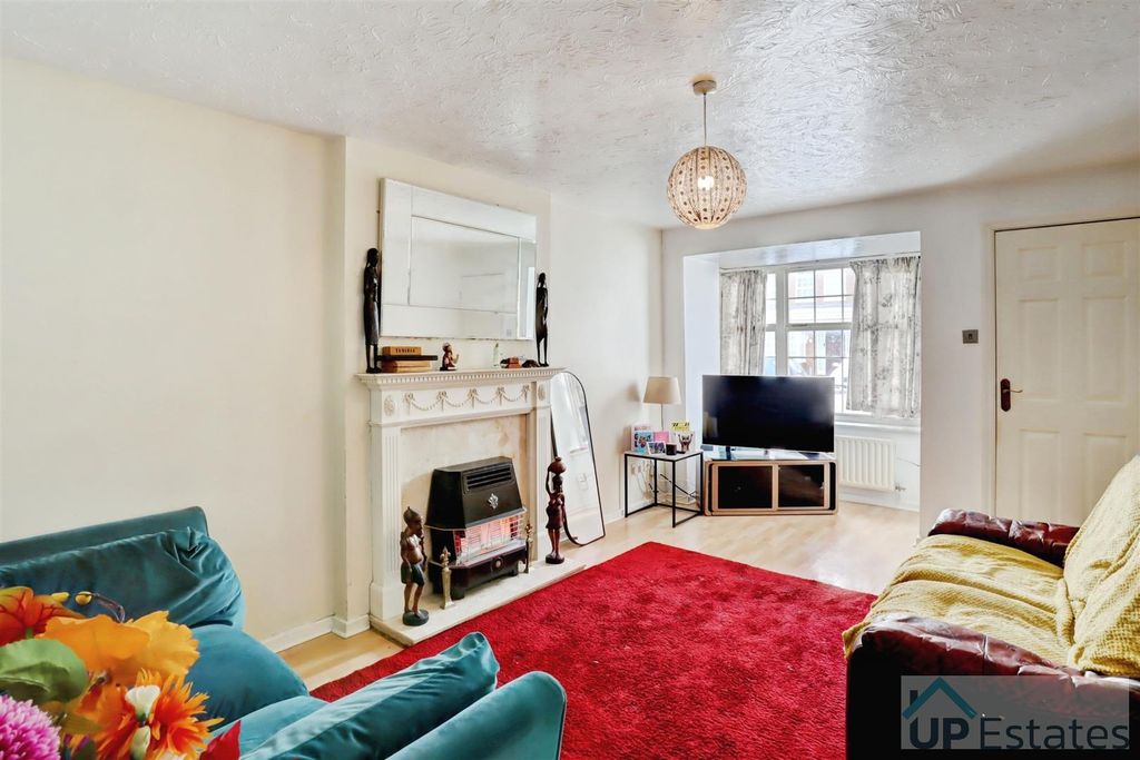 Property photo 3 of 17 Living Room