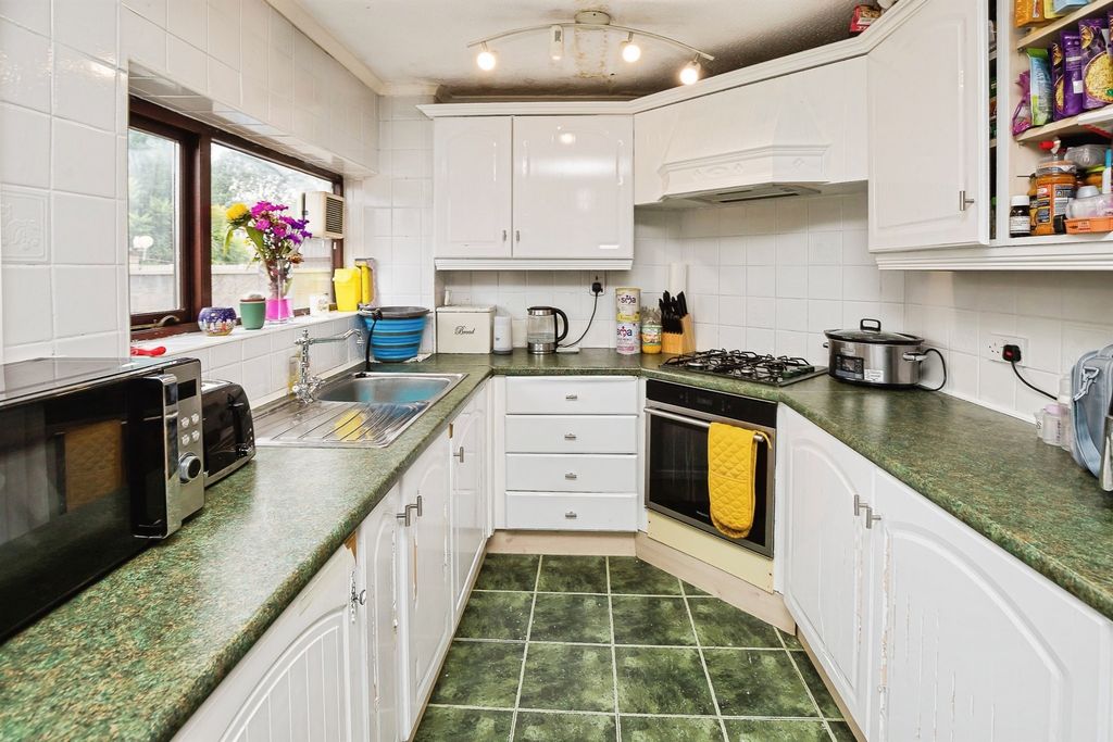 Property photo 3 of 15