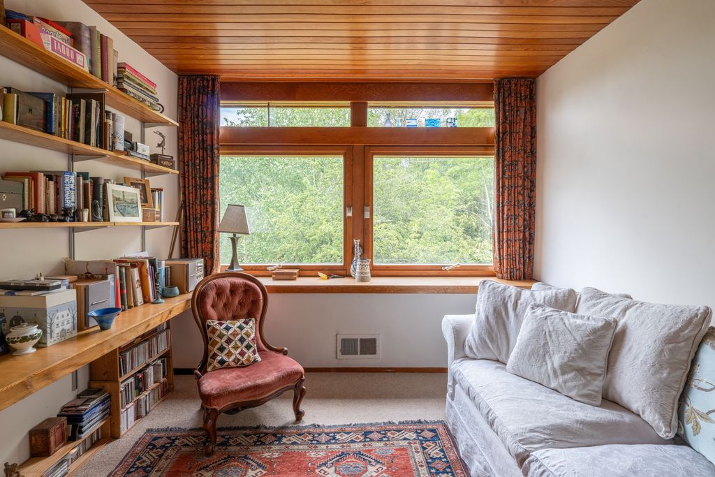 Property photo 3 of 30 345028 - 2Saintnicholasclose_Highres-68.Jpg