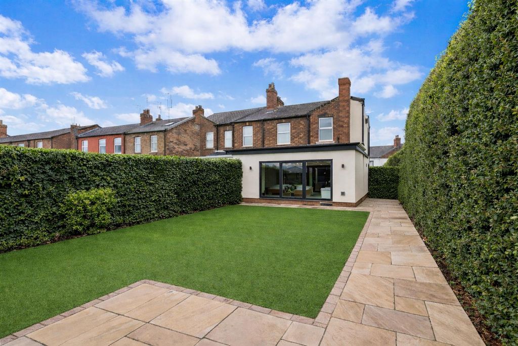 Property photo 2 of 32 Dd2192d6-82F4-497c-Baeb-A48De7627Eb6.Png