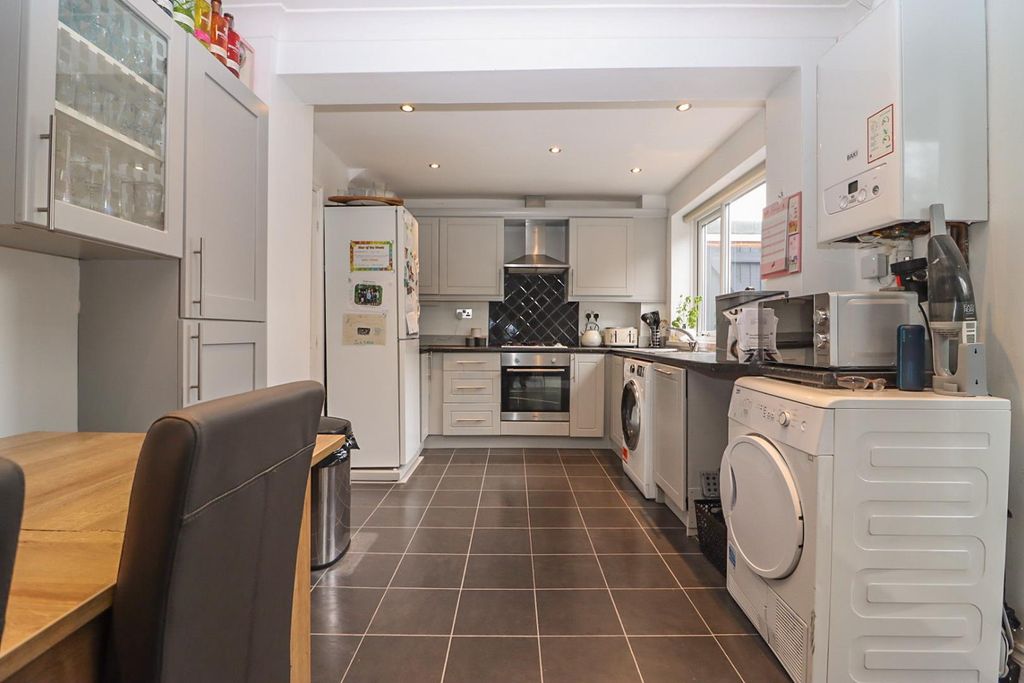 Property photo 3 of 14 Kitchen