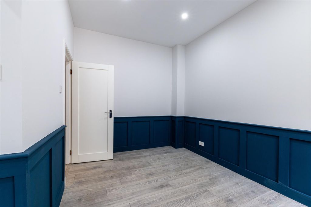 Property photo 3 of 13 S003.Jpg