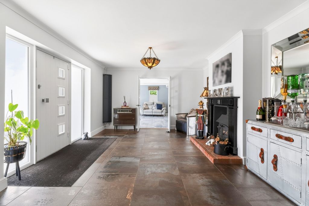 Property photo 3 of 22 Pbox-Img.Jpg