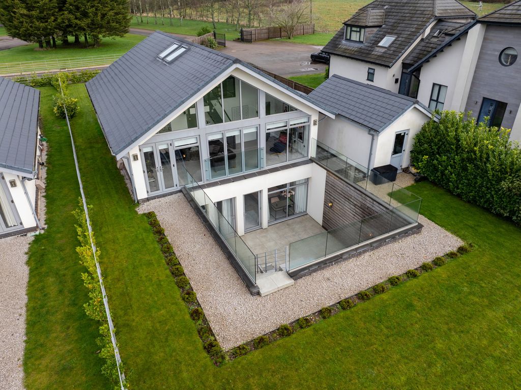 Property photo 1 of 32