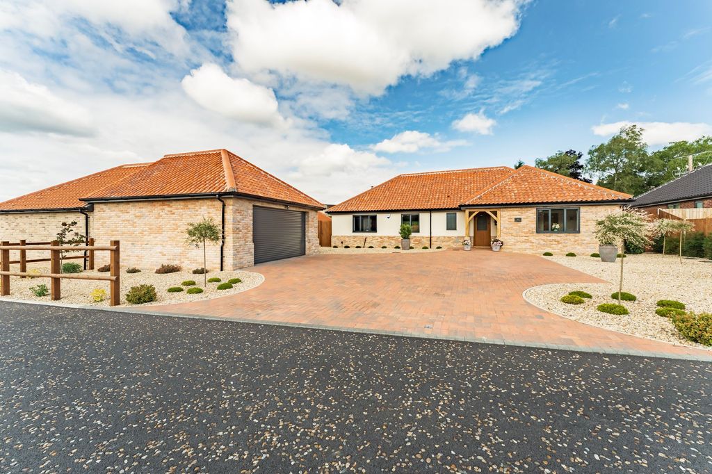 Property photo 1 of 33