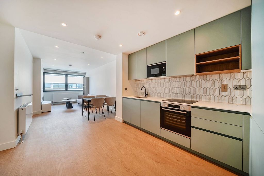 Property photo 2 of 22