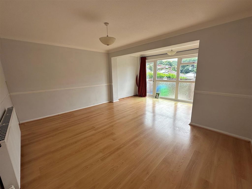 Property photo 3 of 10 Lounge.Jpg