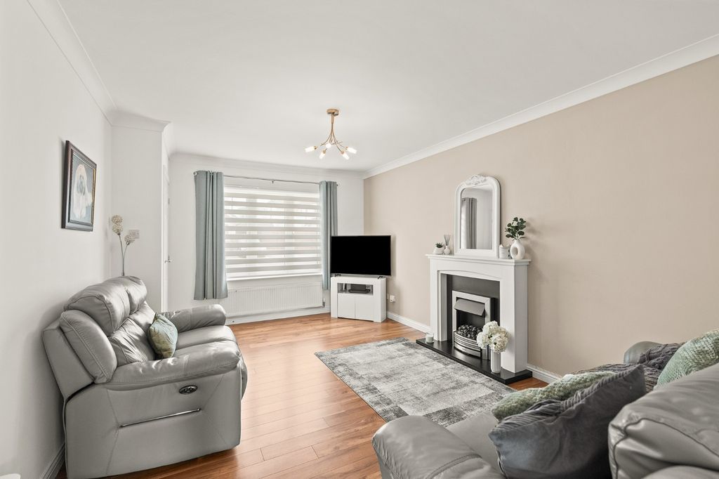 Property photo 2 of 31 4299944