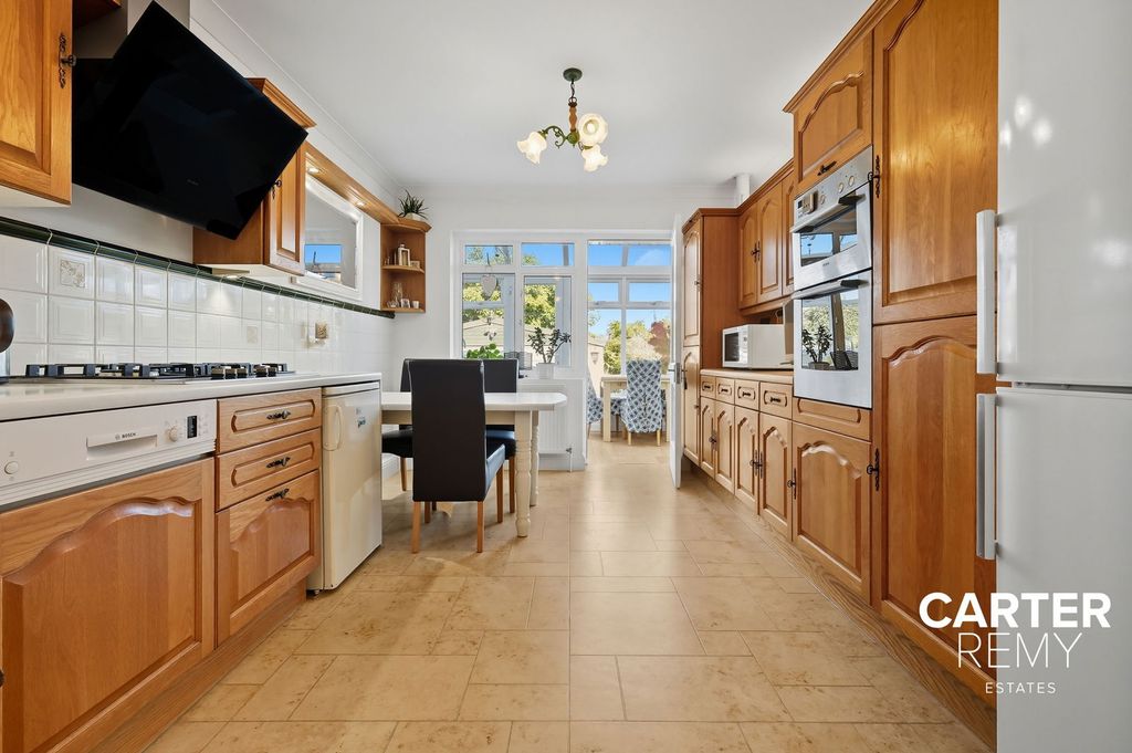 Property photo 3 of 41