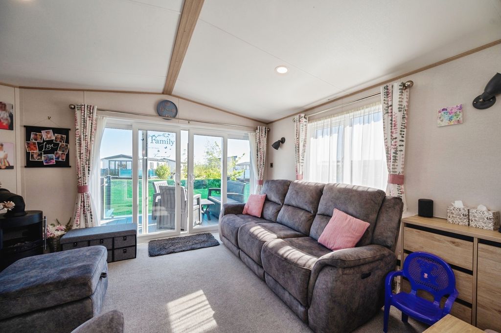 Property photo 3 of 16 Pbox-Img.Jpg
