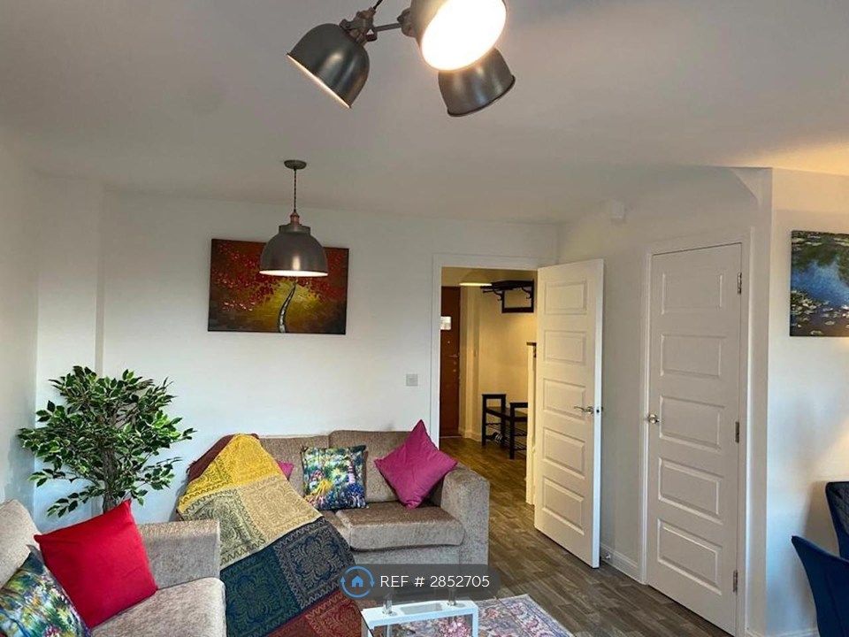 Property photo 2 of 33