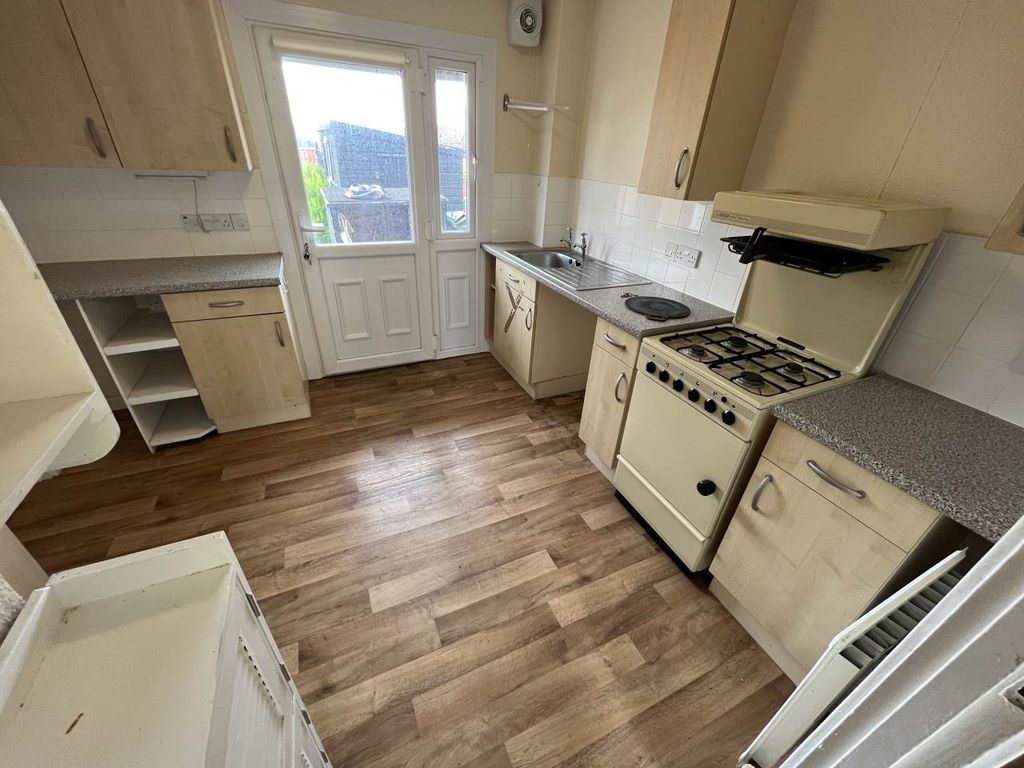 Property photo 2 of 8 Kitchen