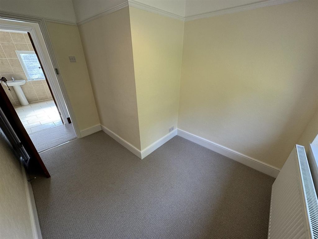 Property photo 3 of 8 Bedroom 3