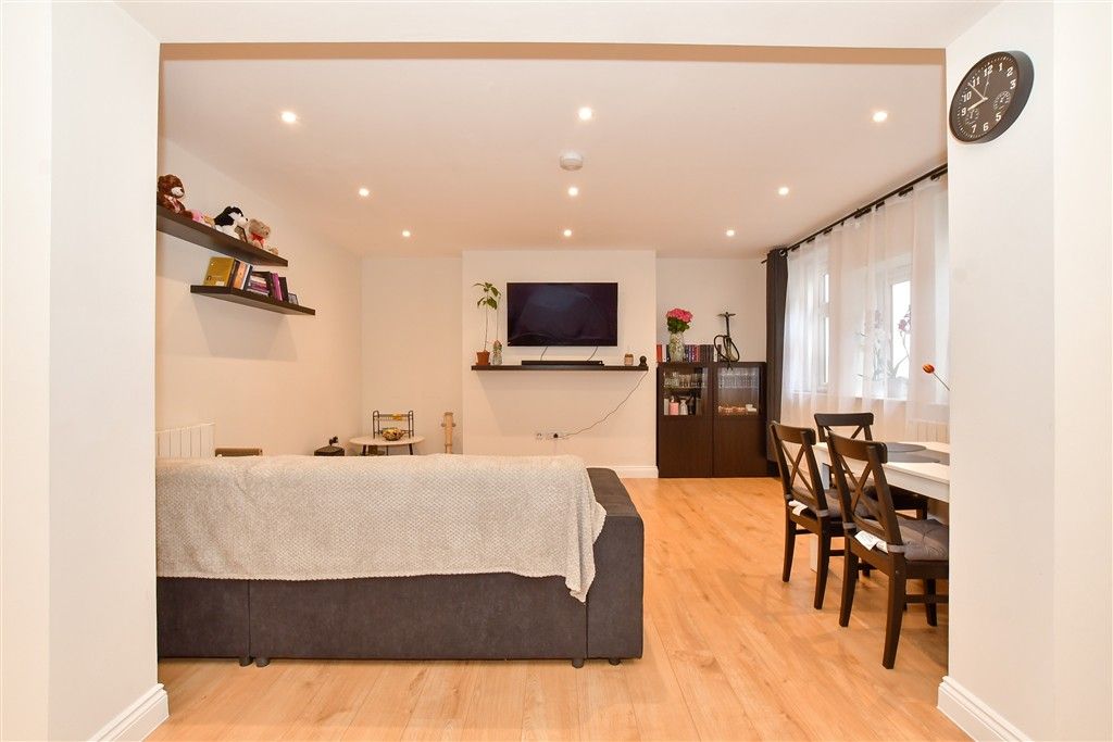 Property photo 2 of 12 Lounge/Kitchen
