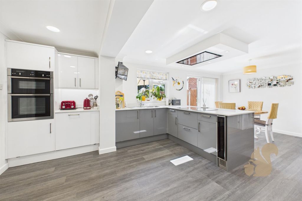 Property photo 3 of 17 Kitchen/Diner