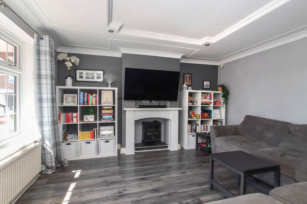 Property photo 3 of 24 Photo 8