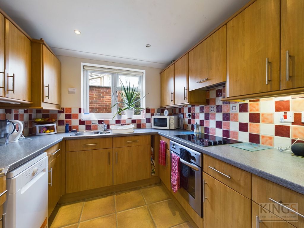 Property photo 2 of 7 Kitchen
