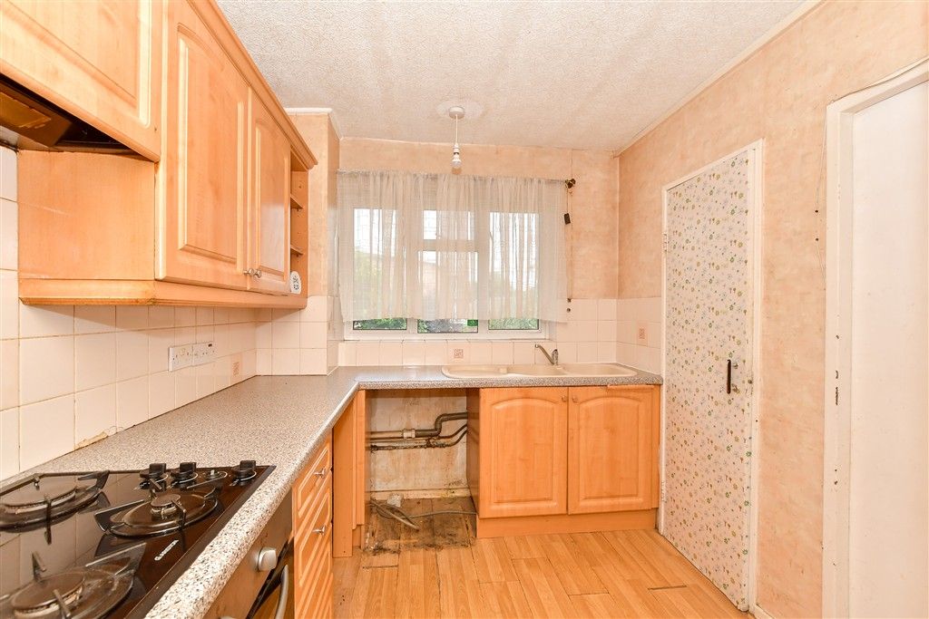 Property photo 3 of 10 Kitchen