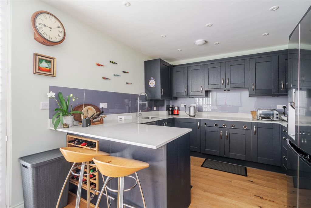 Property photo 3 of 28 Breakfast Bar