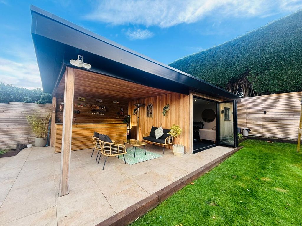 Property photo 2 of 39