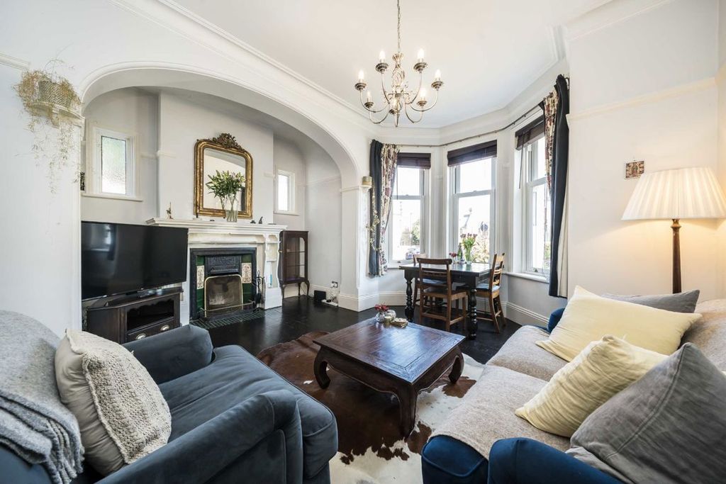 Property photo 2 of 8