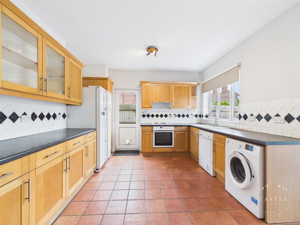 Property photo 2 of 20 Kitchen