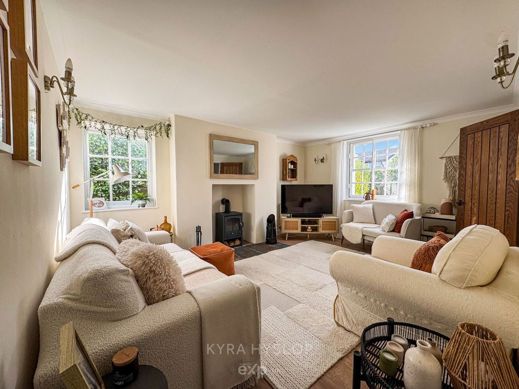 Property photo 2 of 28