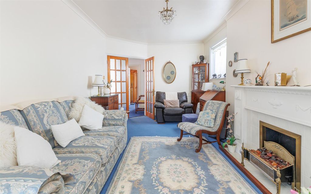 Property photo 1 of 32