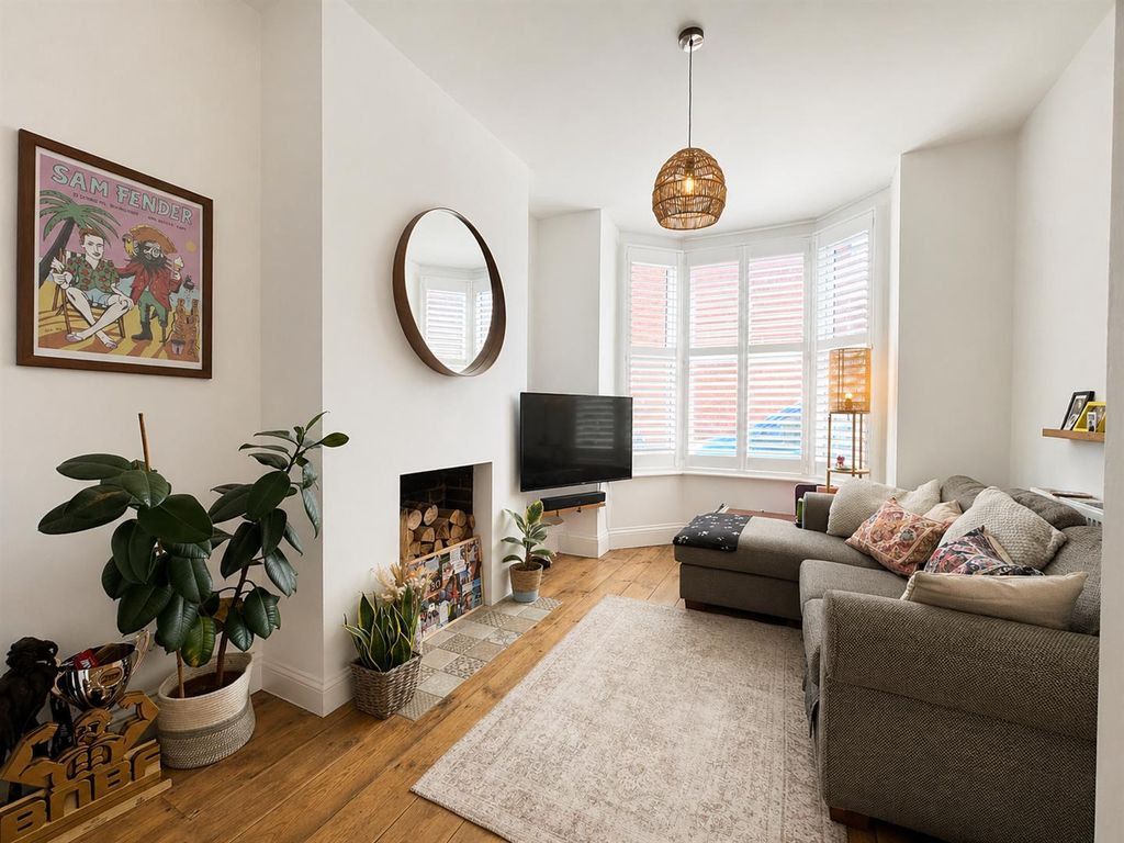 Property photo 2 of 21 7