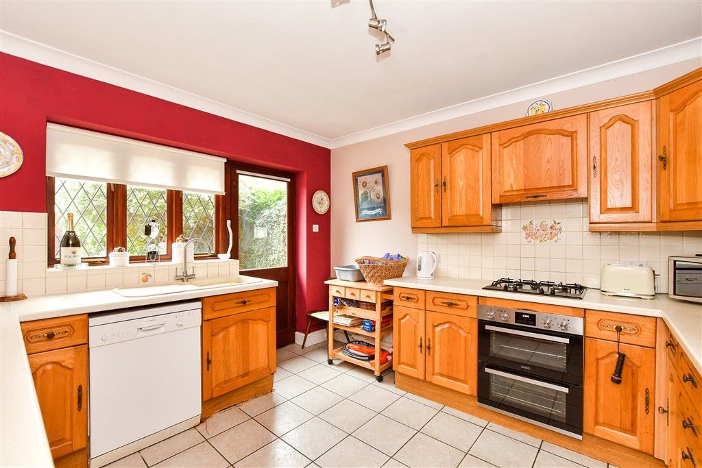 Property photo 3 of 11 Kitchen