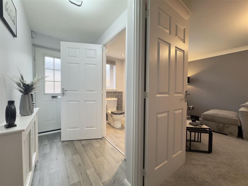 Property photo 2 of 24 Hallway