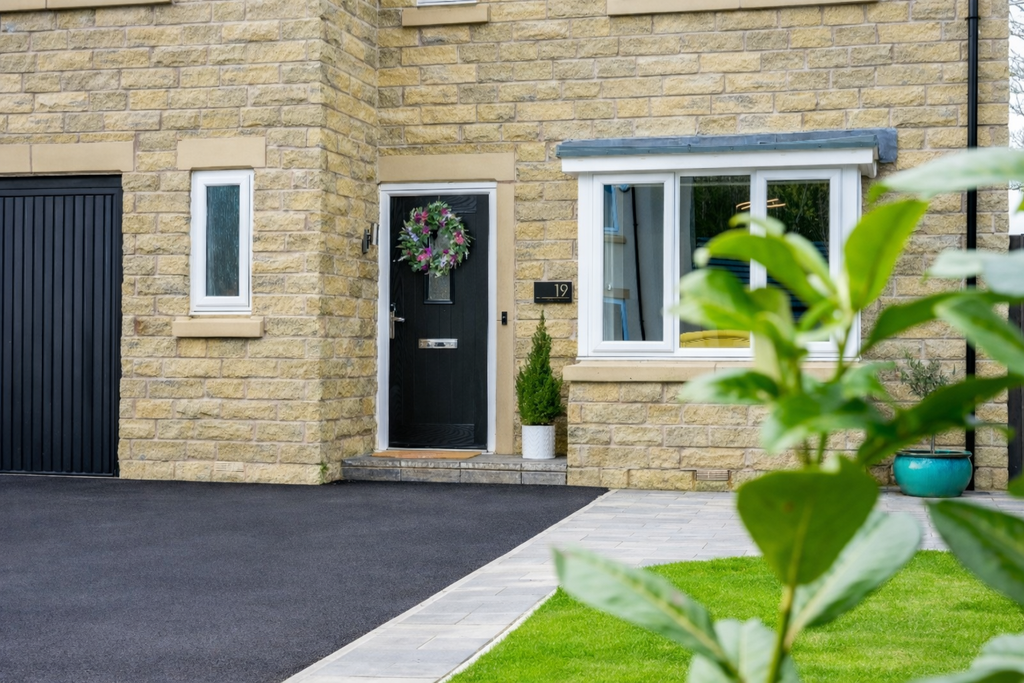 Property photo 2 of 39