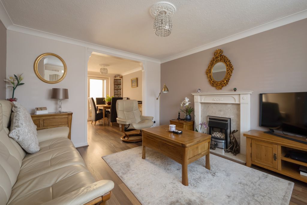 Property photo 3 of 19 Sitting Room