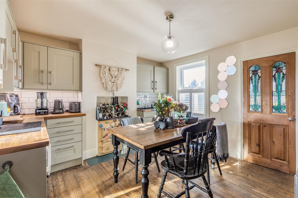 Property photo 3 of 21 8673231-Interior07.Jpg