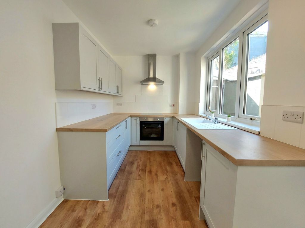 Property photo 3 of 35