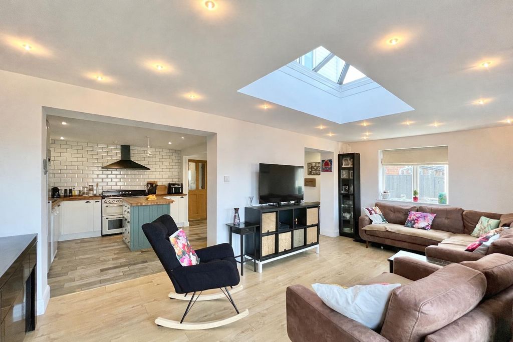 Property photo 2 of 23