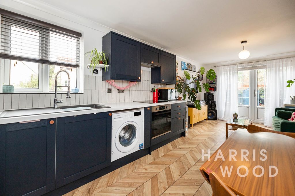 Property photo 2 of 17 3908215
