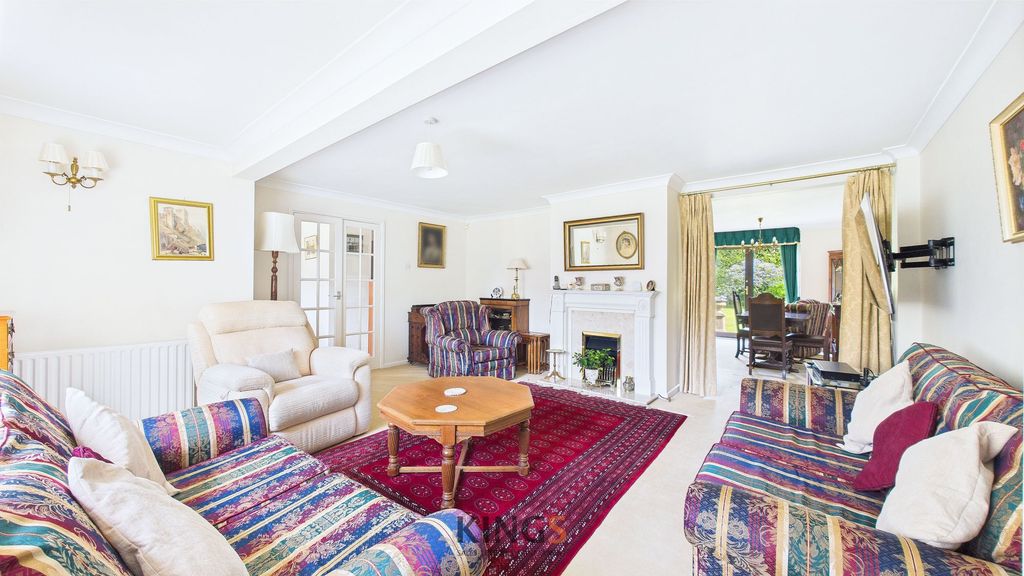 Property photo 3 of 34 Sitting Room