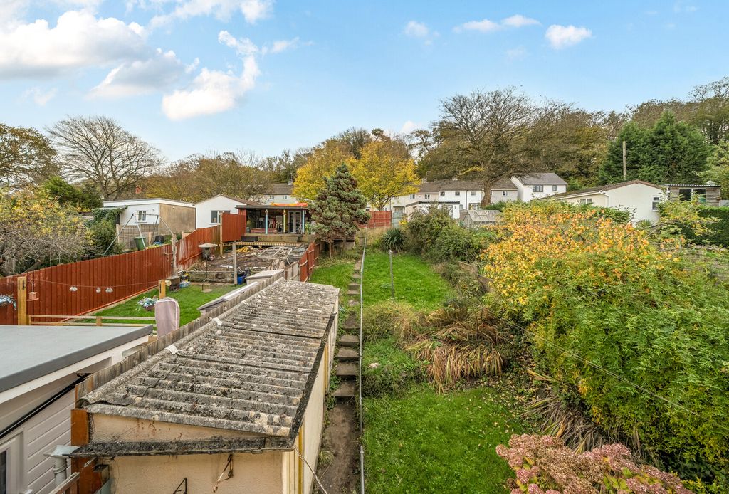 Property photo 1 of 13 1376838-3-690cc90...