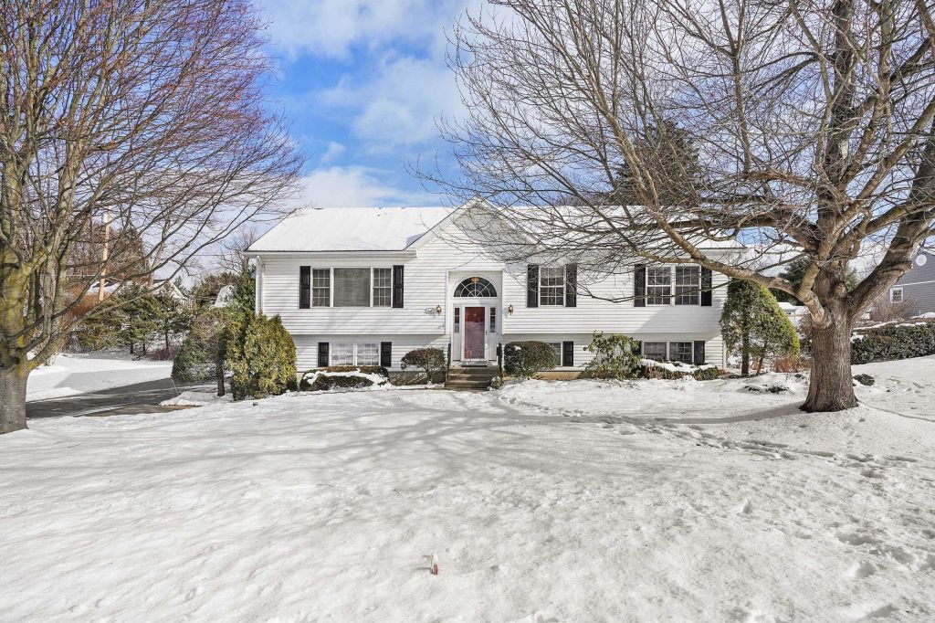 Property photo 1 of 23