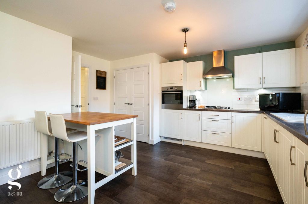 Property photo 2 of 42
