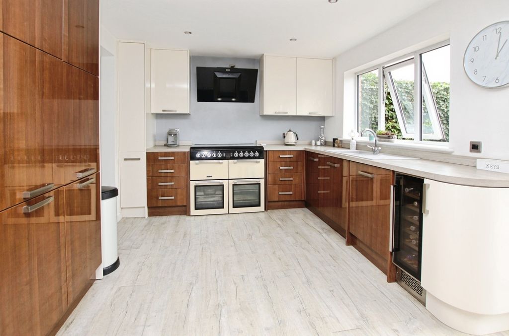 Property photo 3 of 30 4485383
