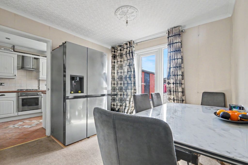 Property photo 3 of 13 5371004