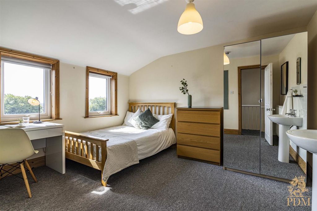 Property photo 2 of 19 25Douglasroad-1.Jpg