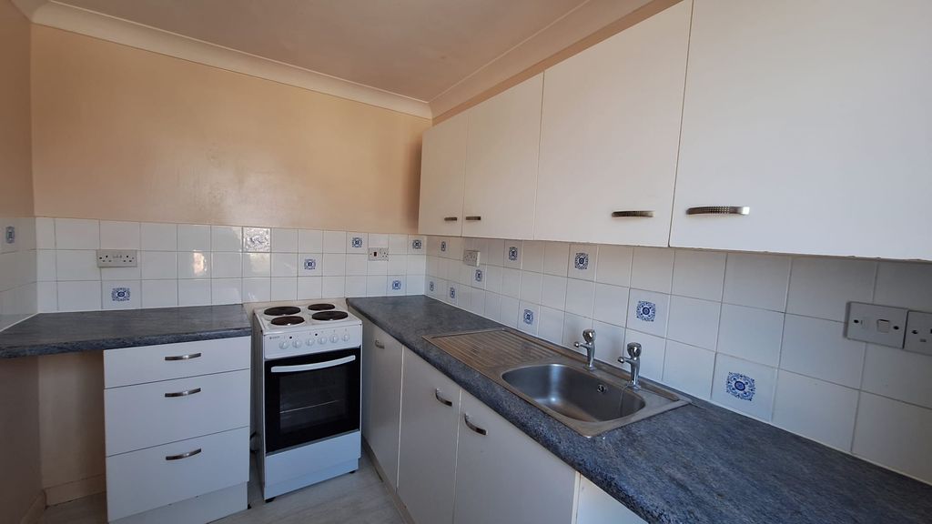Property photo 2 of 8 Kitchen